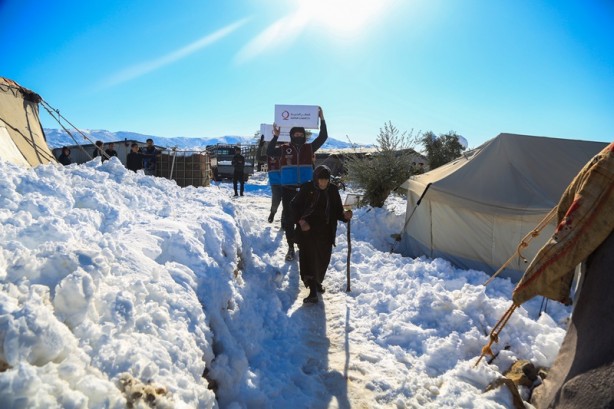 Foto - Katar'dan İdlib'de soğuktan etkilenen binlerce aileye yardım