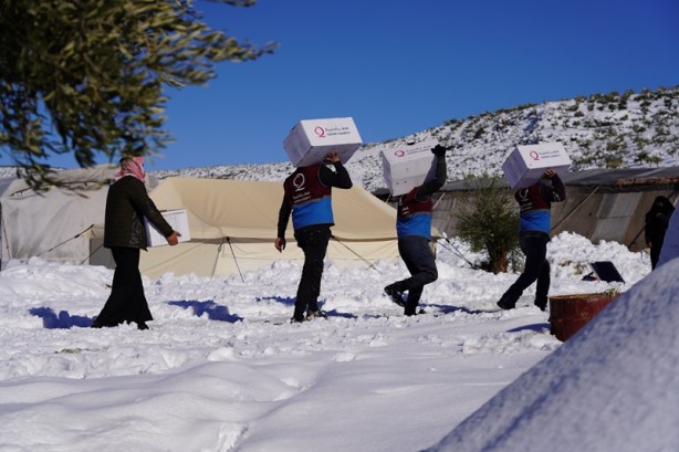 Foto - Katar'dan İdlib'de soğuktan etkilenen binlerce aileye yardım