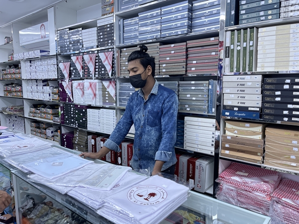 Foto - Katarlılar bayram öncesi terzilere akın etti