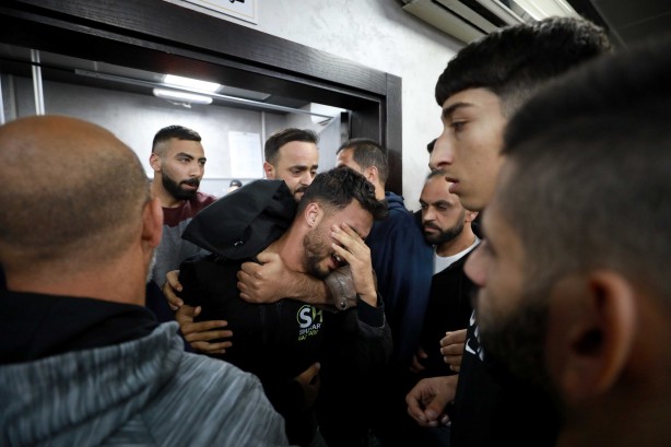 Katil İsrail bir Filistinliyi daha öldürdü