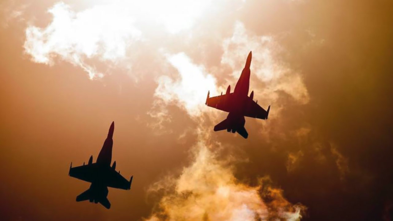 Foto - Katil İsrail Lübnan'ın doğusuna hava saldırıları düzenledi