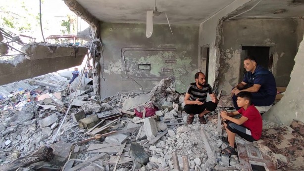 Foto - Katil İsrail sivillerin üzerine bomba yağdırdı! 19 şehit