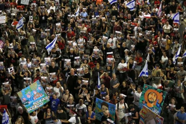 Foto - Katil Netanyahu'ya tepki için sokaklara döküldüler