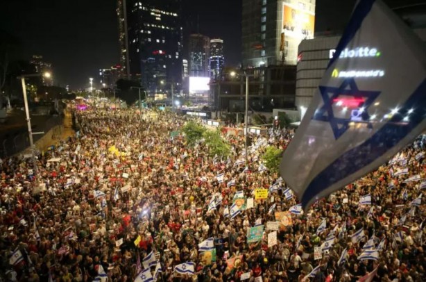 Foto - Katil Netanyahu'ya tepki için sokaklara döküldüler