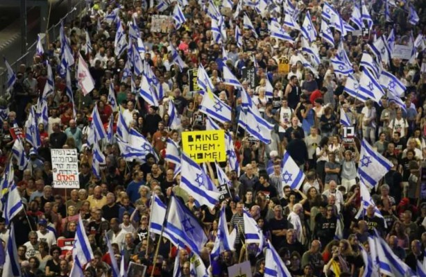 Foto - Katil Netanyahu'ya tepki için sokaklara döküldüler