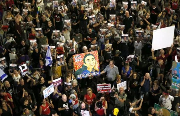 Foto - Katil Netanyahu'ya tepki için sokaklara döküldüler