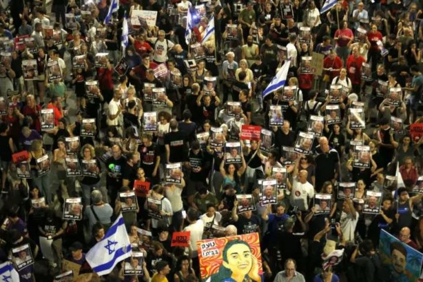 Katil Netanyahu'ya tepki için sokaklara döküldüler