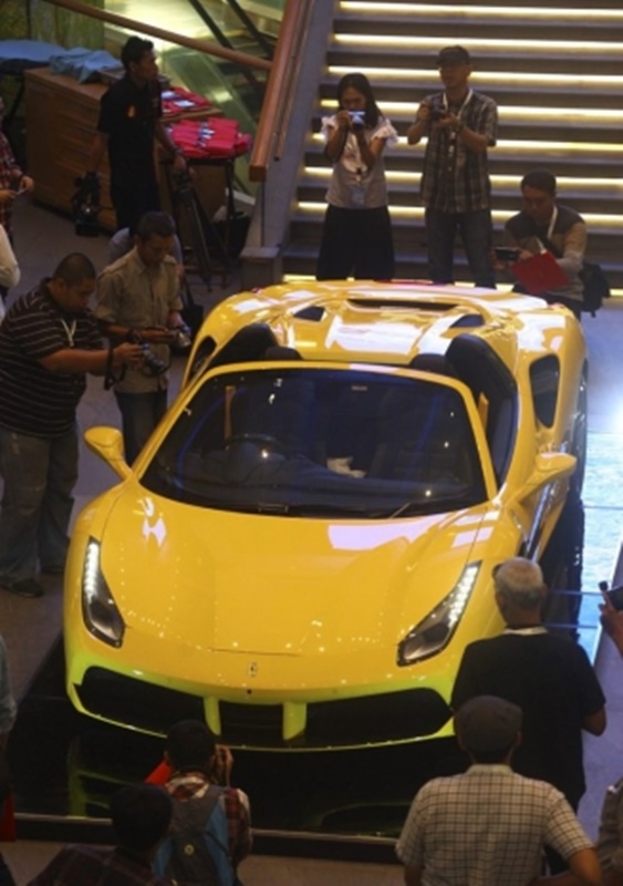 Foto - Katlanabilir metal tavanılı Ferrari tanıtıldı