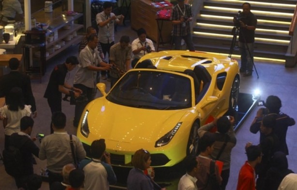 Foto - Katlanabilir metal tavanılı Ferrari tanıtıldı