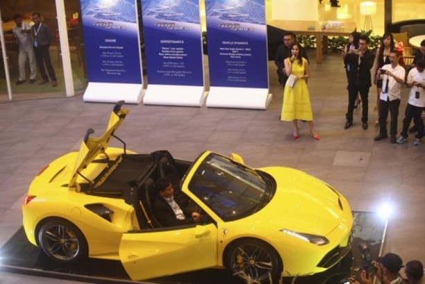 Foto - Katlanabilir metal tavanılı Ferrari tanıtıldı