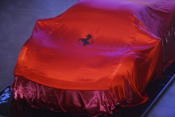 Katlanabilir metal tavanılı Ferrari tanıtıldı