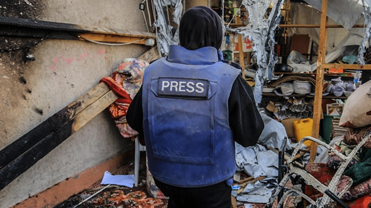 Katledilenlerin arasında gazeteciler de vardı! Hastaneyi vuran Siyonistlerden pişkin savunma