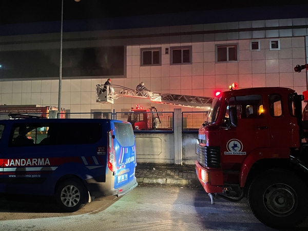 Foto - Kauçuk fabrikasında korkutan yangın