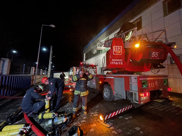 Foto - Kauçuk fabrikasında korkutan yangın