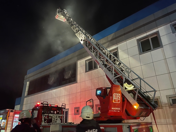 Foto - Kauçuk fabrikasında korkutan yangın