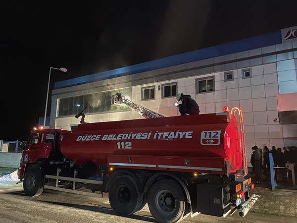 Foto - Kauçuk fabrikasında korkutan yangın