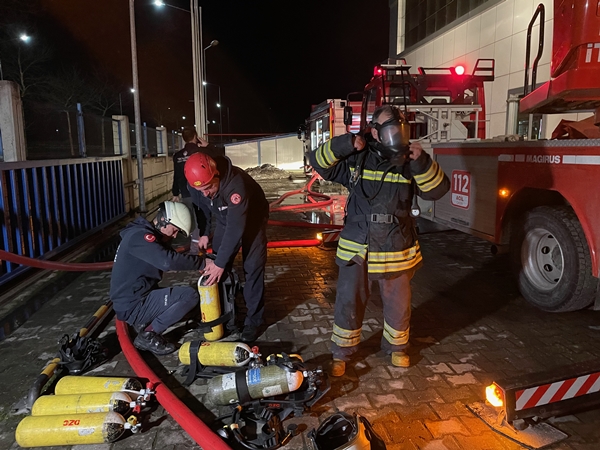 Foto - Kauçuk fabrikasında korkutan yangın