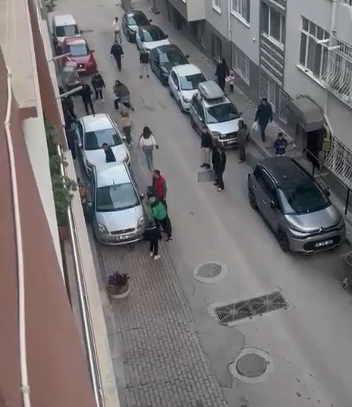 Foto - Kavga eden kadınları mahalleli zor ayırdı