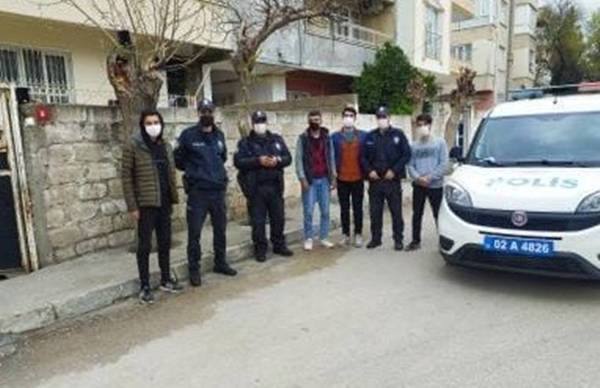 Foto - Kavga ihbarına giden polislere pasta sürprizi