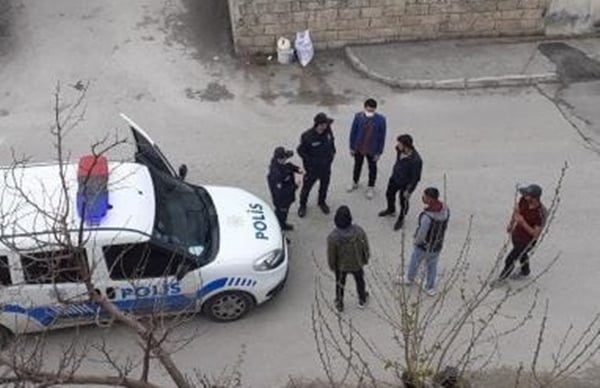Foto - Kavga ihbarına giden polislere pasta sürprizi