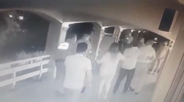 Kavgaya karışan CHP'li Deniz Atabay polise saldırdı