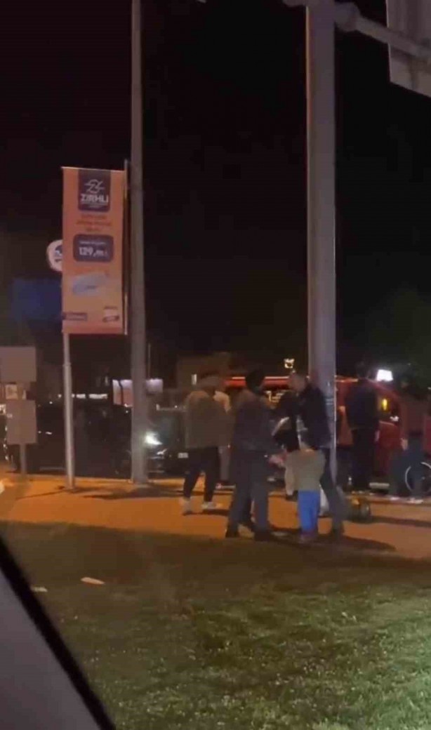 Foto - Kavşağı boks ringine çevirdiler: O anlar kamerada