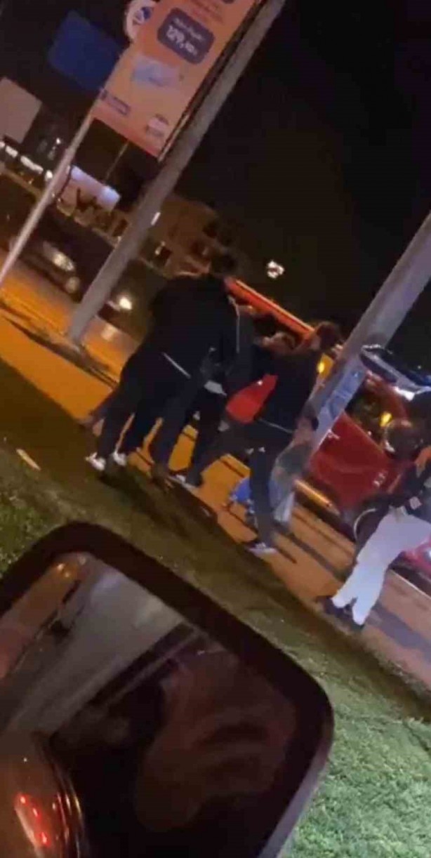 Foto - Kavşağı boks ringine çevirdiler: O anlar kamerada