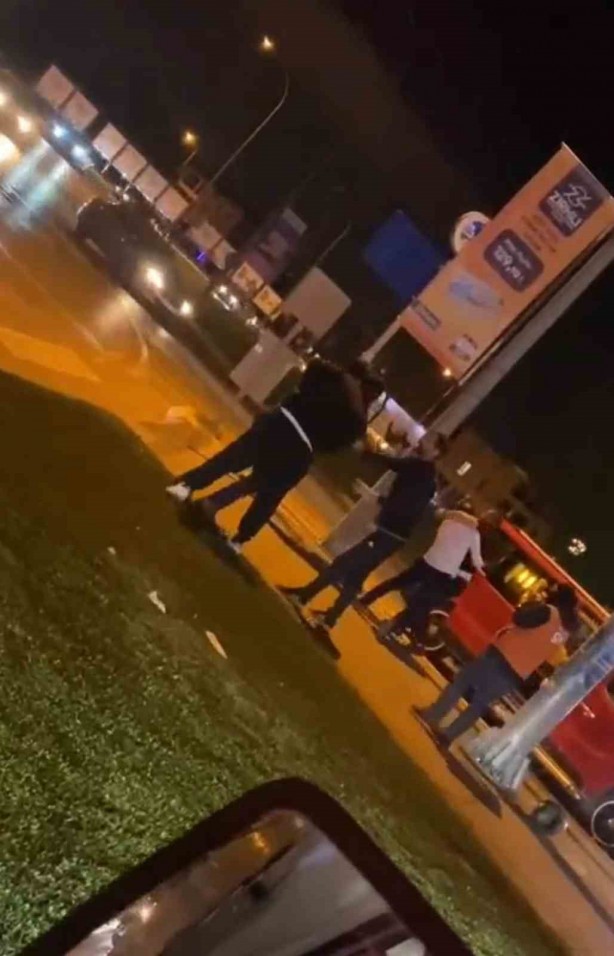 Foto - Kavşağı boks ringine çevirdiler: O anlar kamerada