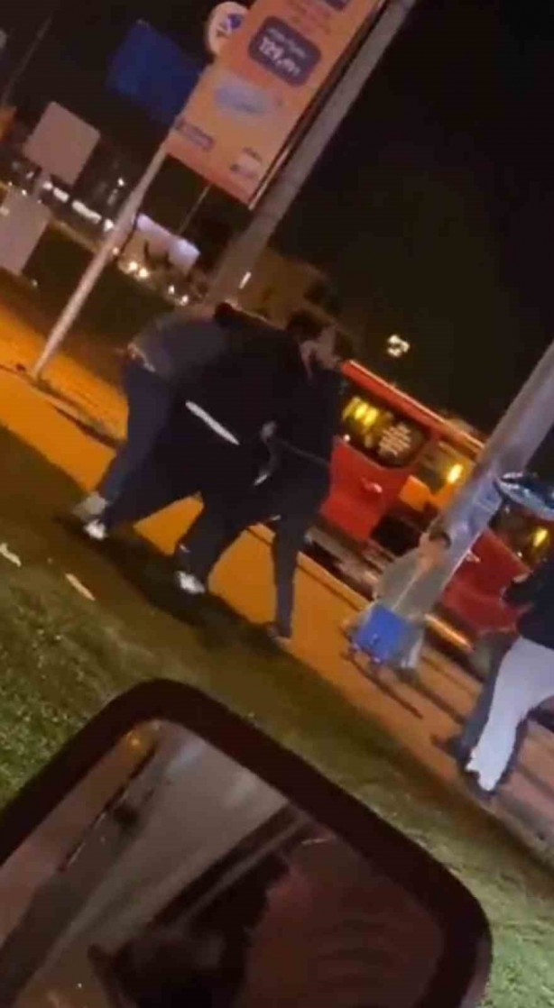 Foto - Kavşağı boks ringine çevirdiler: O anlar kamerada