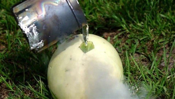 Foto - Kavunun içine eritilmiş kurşun dökülürse ne olur?