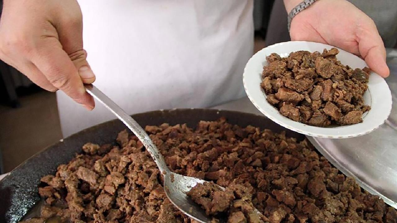 Kavurma nasıl lokum gibi olur? Ustası püf noktasını açıkladı