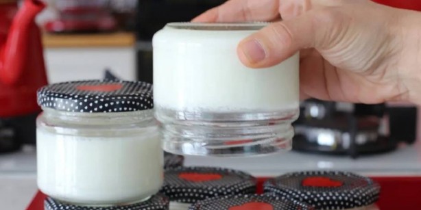 Kaya, yanında hafif kalır! Yoğurt öyle değil böyle mayalanır! Tepetaklak etsen de damla düşmüyor! İşte harika yöntem