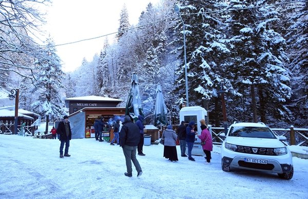 Foto - Kayaların için oyularak yapıldı... Dünyada başka bir benzeri yok!