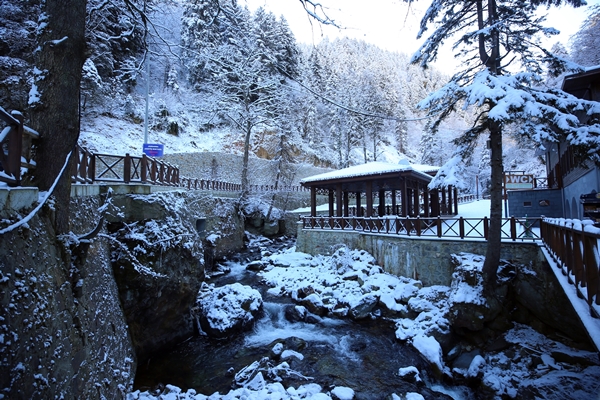 Foto - Kayaların için oyularak yapıldı... Dünyada başka bir benzeri yok!