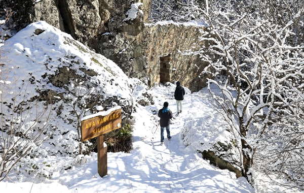 Foto - Kayaların için oyularak yapıldı... Dünyada başka bir benzeri yok!