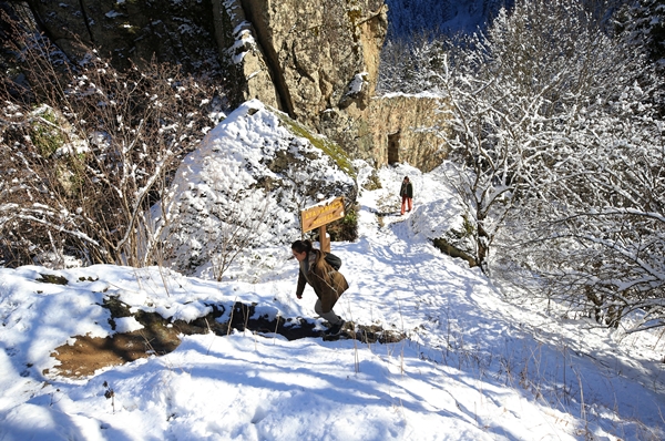 Foto - Kayaların için oyularak yapıldı... Dünyada başka bir benzeri yok!