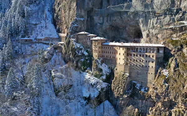 Foto - Kayaların için oyularak yapıldı... Dünyada başka bir benzeri yok!