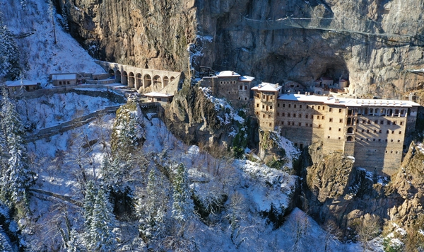 Kayaların için oyularak yapıldı... Dünyada başka bir benzeri yok!