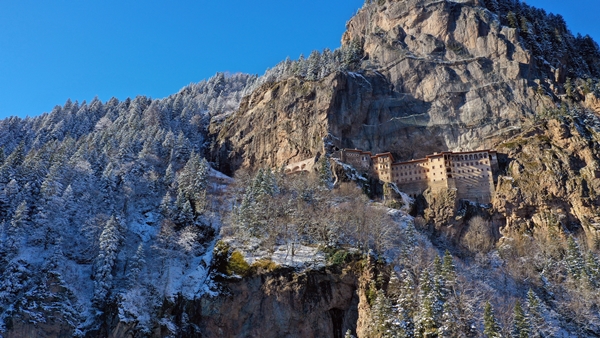 Foto - Kayaların için oyularak yapıldı... Dünyada başka bir benzeri yok!