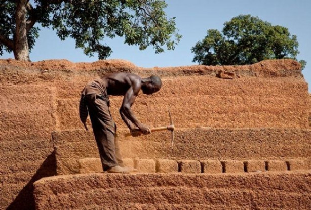 Foto - Kayalık tepelerden tuğla çıkarıyorlar!