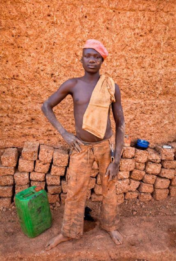 Foto - Kayalık tepelerden tuğla çıkarıyorlar!