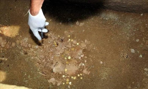 Kayanın içerisinde külçeyle altın buldu! Değeri dudak uçuklattı! Nasıl keşfettiğini duyanlar, hemen dedektörüne sarıldı