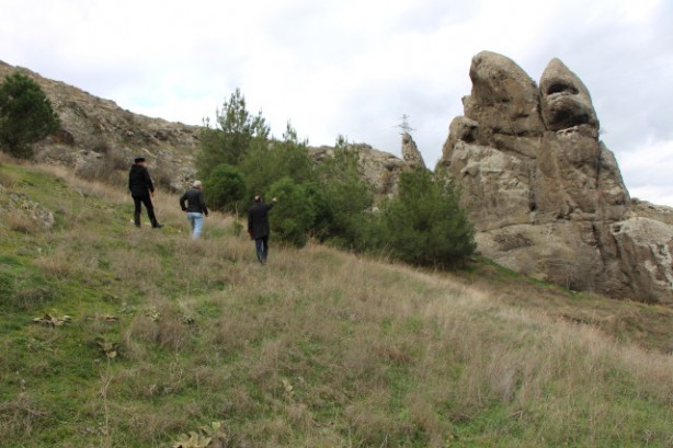 Foto - Kayanın şeklini gören telefonuna sarılıyor