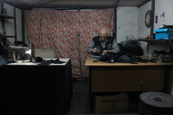 Foto - Kaybolmaya yüz tutan mesleğine ömrünü adadı