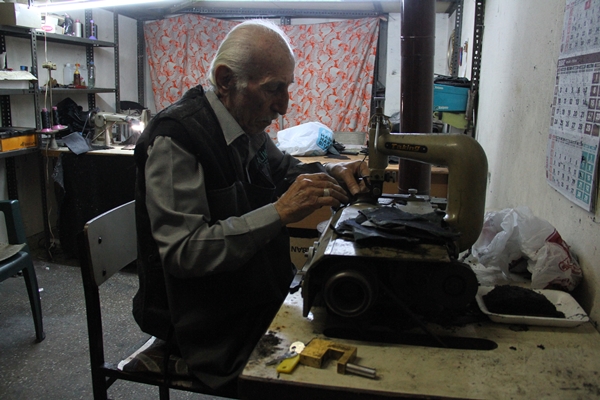 Kaybolmaya yüz tutan mesleğine ömrünü adadı