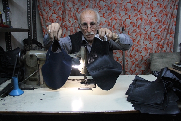 Foto - Kaybolmaya yüz tutan mesleğine ömrünü adadı