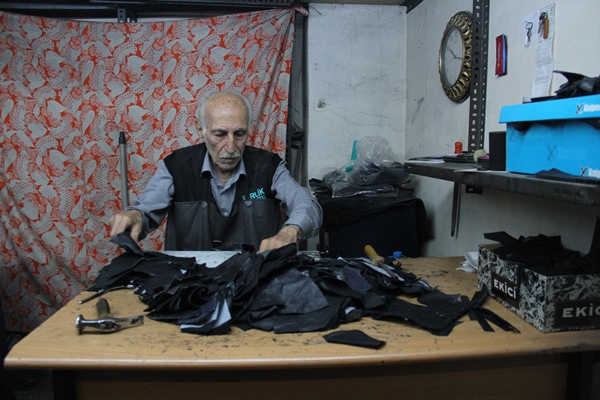 Foto - Kaybolmaya yüz tutan mesleğine ömrünü adadı