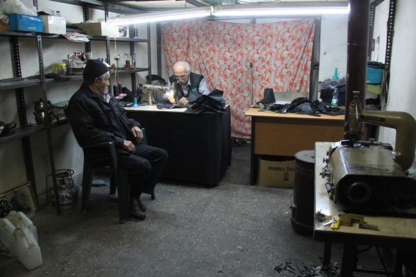 Foto - Kaybolmaya yüz tutan mesleğine ömrünü adadı