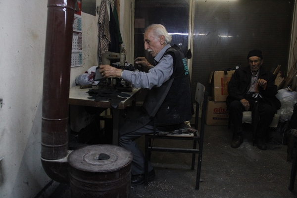 Foto - Kaybolmaya yüz tutan mesleğine ömrünü adadı