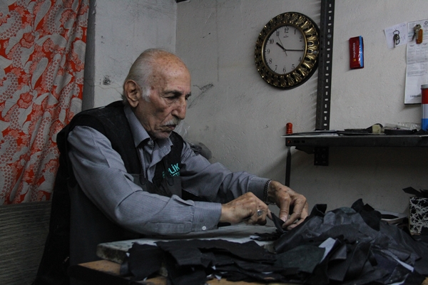 Foto - Kaybolmaya yüz tutan mesleğine ömrünü adadı